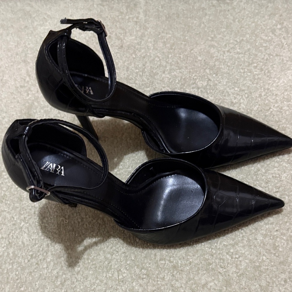 Zara Women's Sleek Black Pointed Heels